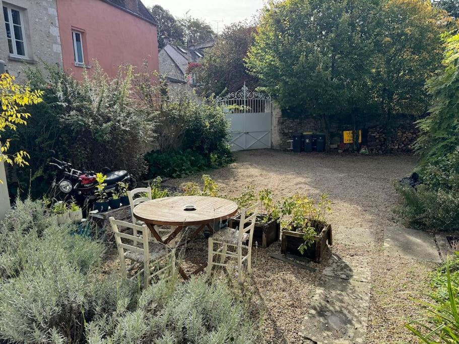 Petite Maison Independante Avec Parking Vetheuil Exterior photo